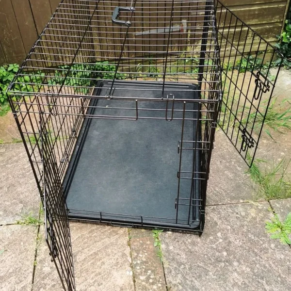 LARGE BLACK STEEL DOG CAGE FOR SALE (Approximate dimensions L. 36 W. 24 H. 25 inches)