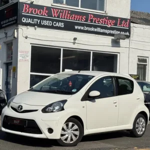 2013 Toyota AYGO 1.0 VVT-i Move MultiMode Euro 5 5dr HATCHBACK Petrol Automatic - Image 3