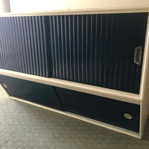 Vintage (circa 1960) kitchen wall cupboard - Image 3