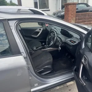 2015 Peugeot 2008 1.2 PureTech Active 5dr HATCHBACK Petrol Manual - Image 6