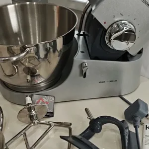 New Kenwood Titanium Food Processor with assessories