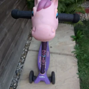 Micro Maxi scooter with light up wheels and unicorn head - Image 5