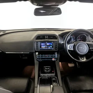 2018 JAGUAR F-PACE 2.0 D180 R-SPORT AUTO AWD EURO 6 (S/S) 5DR SERVICE HISTORY - Image 3