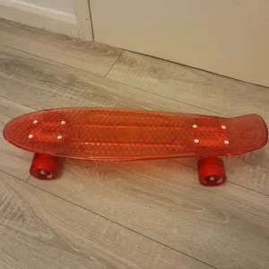 Mellow Skateboard with light up wheels