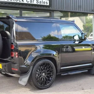 Land Rover Defender 3.0 D350 MHEV X-Dynamic HSE Hard Top SUV 3dr Diesel Auto 4WD SWB Euro 6 (s/ ... - Image 6