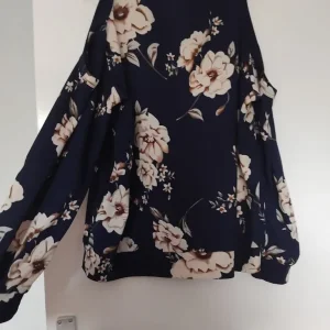 Ladies cold shoulder top - Image 2