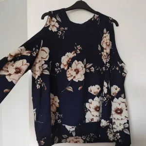Ladies cold shoulder top - Image 3