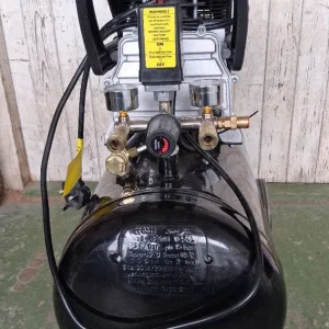 SGS Air compressor. 9.6CFM on a 50 litre tank. 2.5HP, 230 volt single phase. - Image 2