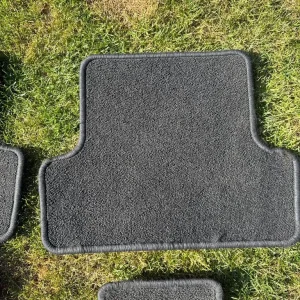 GENUINE RENAULT CLIO MK5 2019-2025 VELOUR CARPET FLOOR MATS SET - Image 4