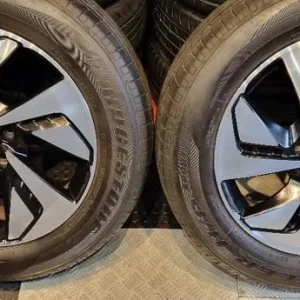Honda CRV Genuine 18 alloy wheels + 4 x tyres 225 60 18 - Image 3