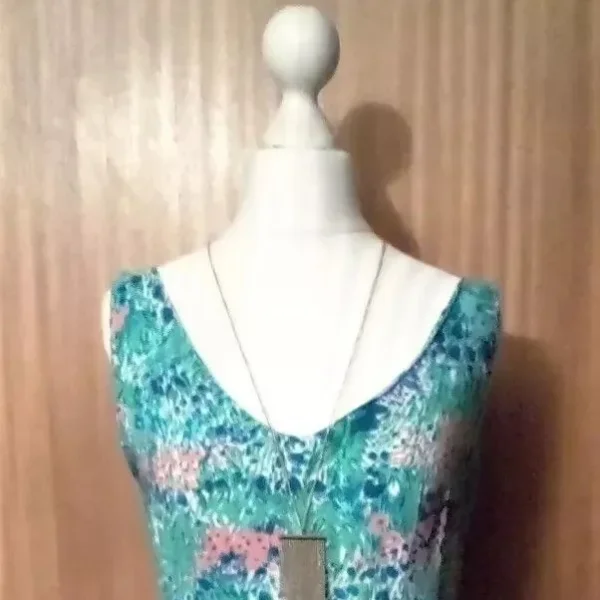 New Pretty Blue Green Pink Floral Print V-Neck Sleeveless Slip Summer Dress. Size 8.POST OR COLLECT!