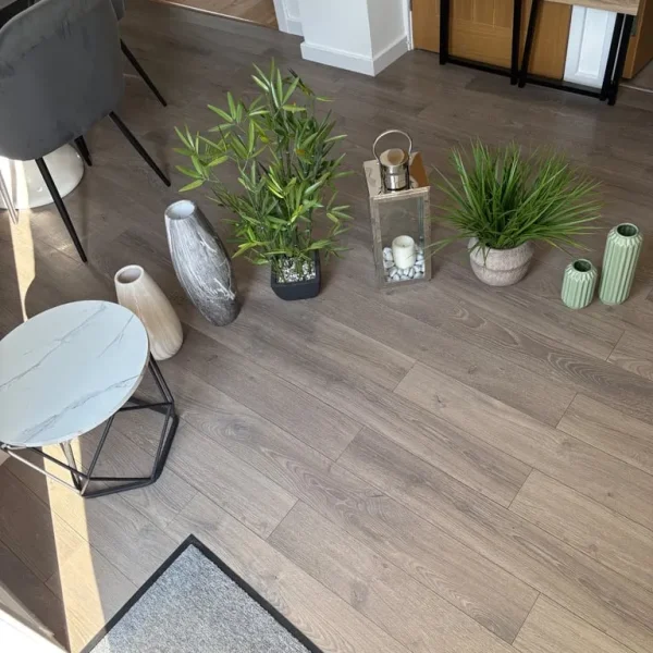 Various items - household