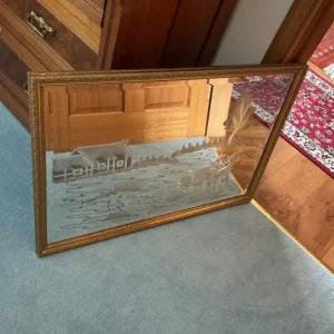 VINTAGE QUALITY MIRROR 81.5 x 55.5 CM ETCHED HORSES / PLOUGH / HOUSE GOLD FRAME BEVELLED EDGES - Image 2