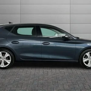 2021 SEAT Leon 5dr 1.0 eTSI EVO (110ps) FR DSG Hatchback HATCHBACK Petrol/Electric Hybrid Automatic - Image 4