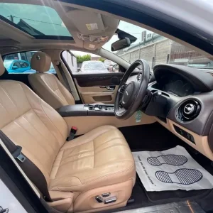 Jaguar SEDAN 5 LITRE - Image 7