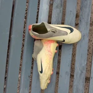 Nike football boots - Image 2