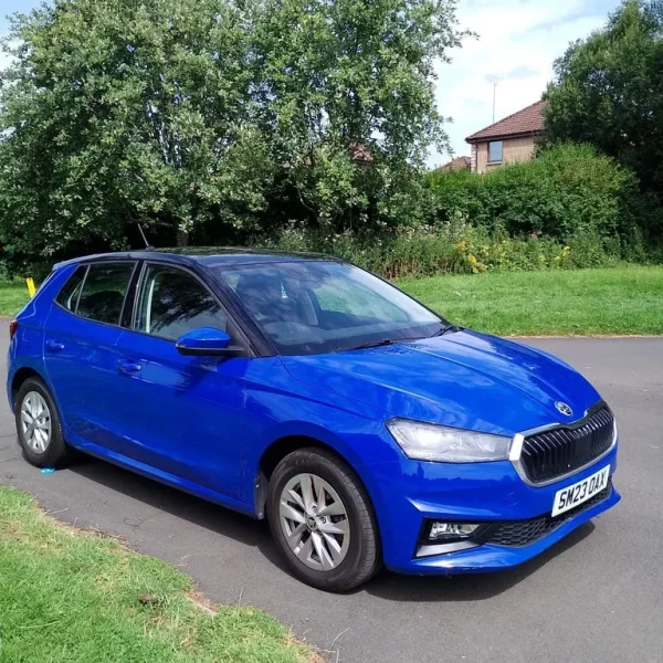 Skoda Fabia SE comfort 1.0 mpi 5 door hatchback 2023 / blue with black roof