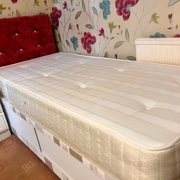 Single bed with sliding drawers for storage!!