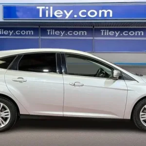 2014 Ford Focus 1.6T EcoBoost Titanium Navigator Euro 5 (s/s) 5dr ESTATE Petrol Manual - Image 6