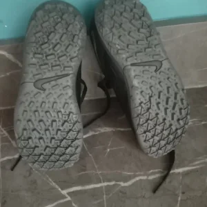 Kids nike tempo astro trainers size 12 - Image 3