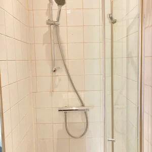 IncludesBills StudioType ShowerWC BedRoomOpenKitchenette Share Cooking Kitchen VeryNearTubeBusShops - Image 5