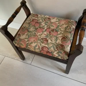 Beautiful upholstered piano stool - Image 2
