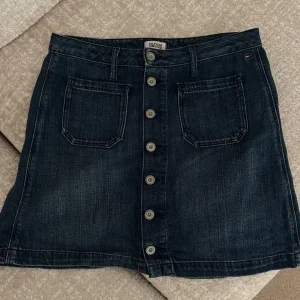 Tommy Hilfiger Skirt Size M