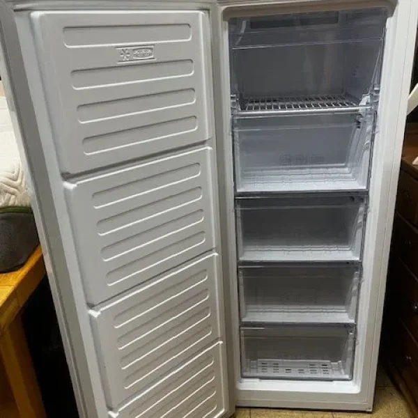 BeKO frost-free upright freezer