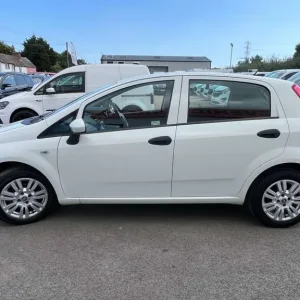 2017 Fiat Punto 1.2 Punto Pop+ 5dr Hatchback Petrol Manual - Image 8