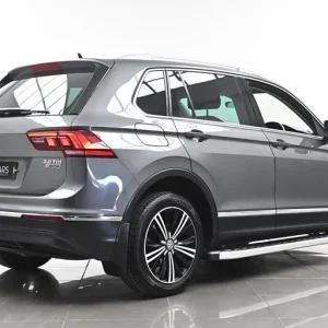 2016 Volkswagen Tiguan 2.0 TDI BlueMotion Tech SE Navigation DSG 4Motion Euro 6 (s/s) 5dr ESTATE ... - Image 7