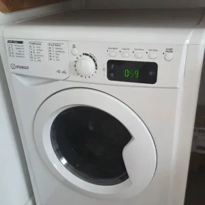PENDING COLLECTION - Indesit washer dryer - ideal for single/small families.