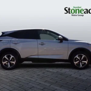 2022 Nissan Qashqai 1.3 DIG-T Hybrid SUV - Image 2