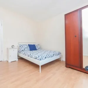 4 bedroom furnished house with garden access - Image 7