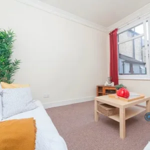 4 bedroom furnished house with garden access - Image 8