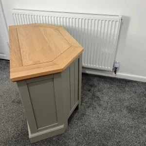 ST IVES NATURAL OAK AND LIGHT GREY PAINTED CORNER TV CABINET - Image 3