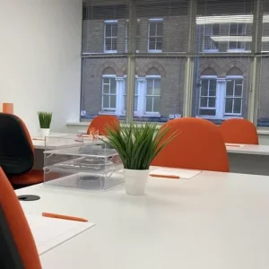 Furnished office spaces for 4 to 200 desks - Image 3