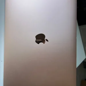 Apple MacBook Air 13” (2020, Rose Gold, 500GB) - Image 2