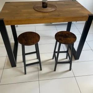 Dining table with breakfast bar and 2 bar stools
