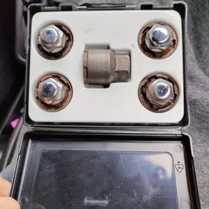 Locking wheel nuts - Image 2