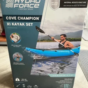 Inflatable kayak and pump - Image 2