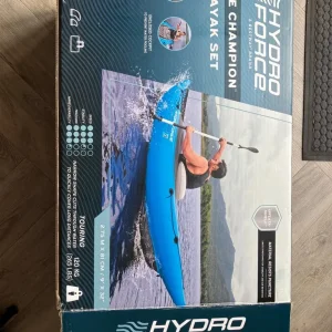 Inflatable kayak and pump