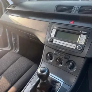 Volkswagen Passat 2007 Manual 4-door Saloon - Image 6