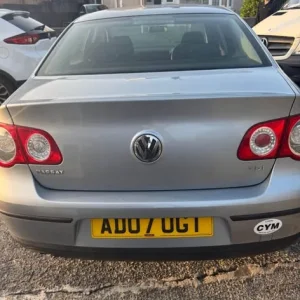 Volkswagen Passat 2007 Manual 4-door Saloon - Image 8