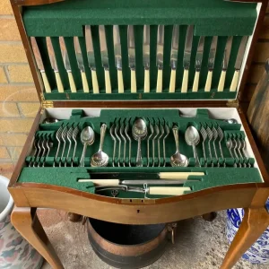 Canteen cutlery in mahogany case