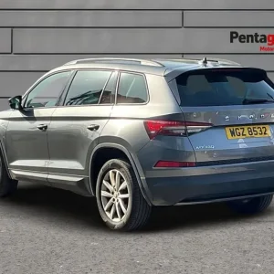 Skoda Kodiaq 1.5 Tsi 5-door SUV with 7 seats and parking sensors - Image 2