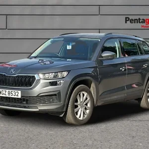 Skoda Kodiaq 1.5 Tsi 5-door SUV with 7 seats and parking sensors - Image 3
