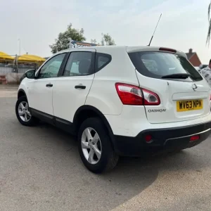 2013 Nissan Qashqai 1.6 Visia 2WD Manual Hatchback - Image 5