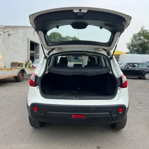 2013 Nissan Qashqai 1.6 Visia 2WD Manual Hatchback - Image 6
