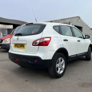 2013 Nissan Qashqai 1.6 Visia 2WD Manual Hatchback - Image 7