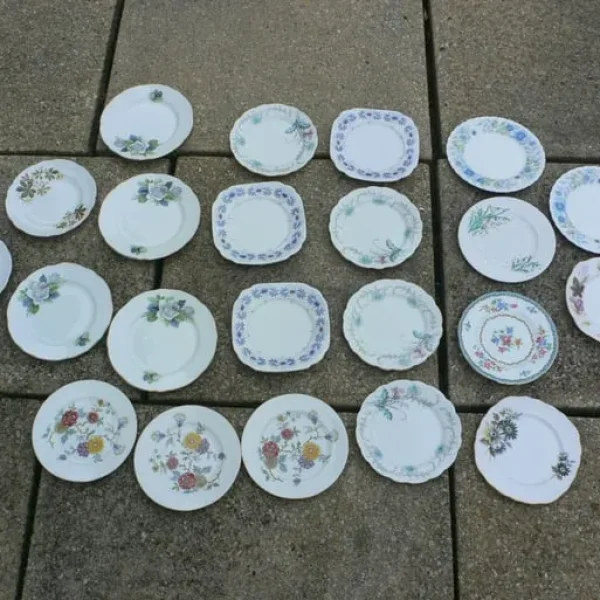 MIXED LOT OF 22 BLUE GREEN AND MIXED TEA PLATES VINTAGE CHINA